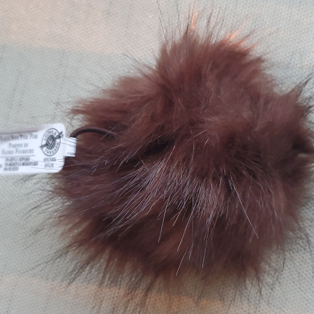 FAUX FUR POM POM